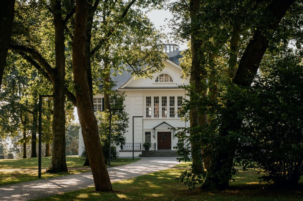 Eingang der Villa im Heine-Park